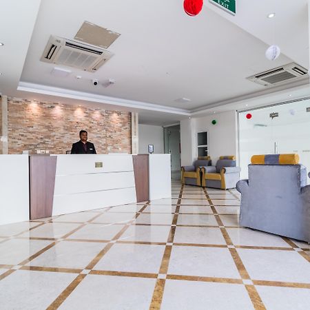 Super Oyo 106 Muscat Grand Hotel Apartment Seeb Exterior photo
