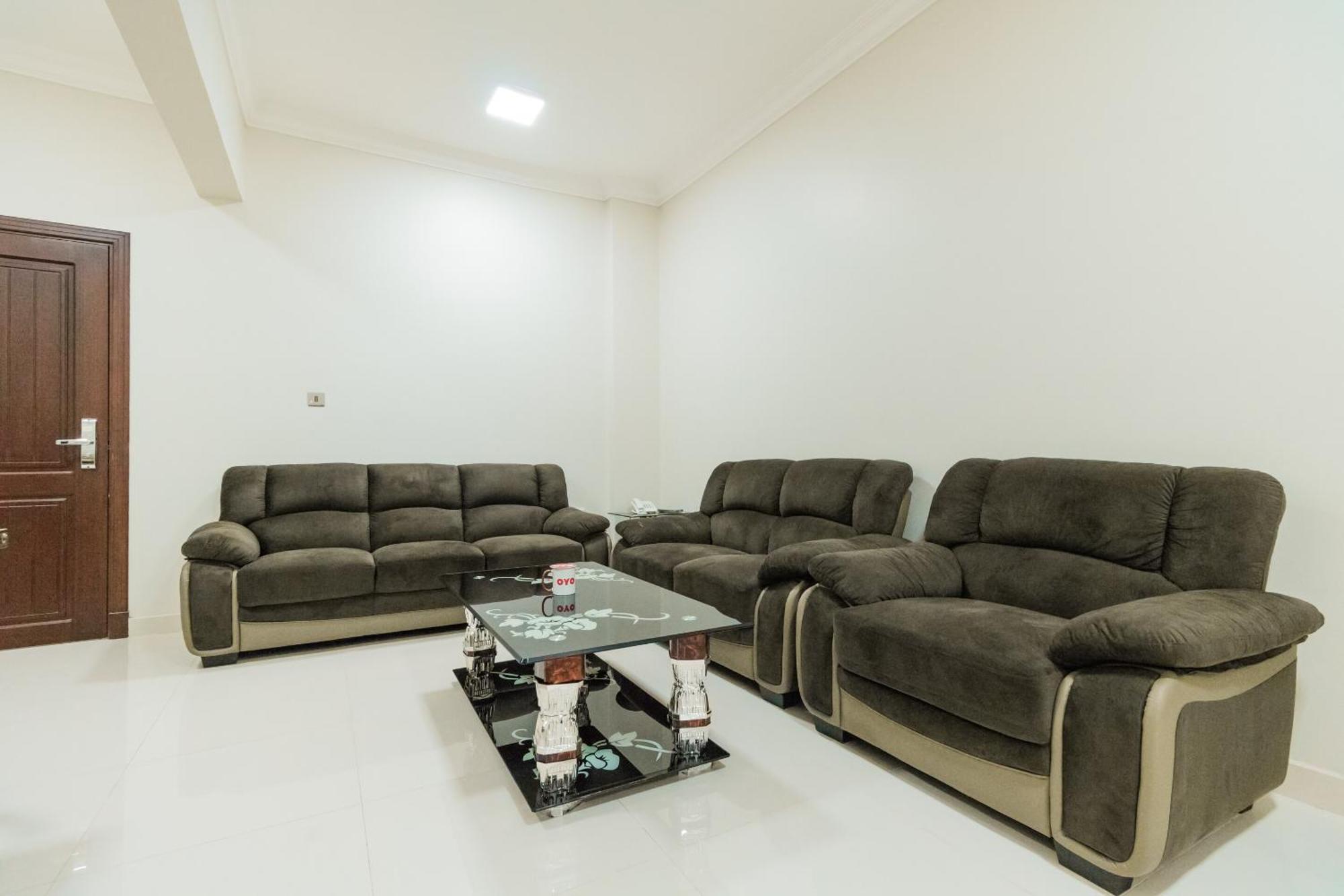 Super Oyo 106 Muscat Grand Hotel Apartment Seeb Exterior photo