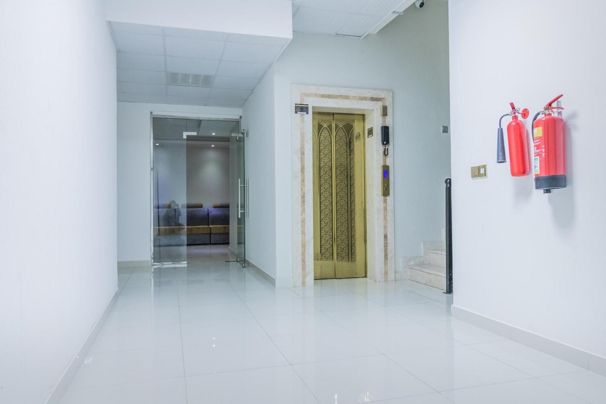 Super Oyo 106 Muscat Grand Hotel Apartment Seeb Exterior photo