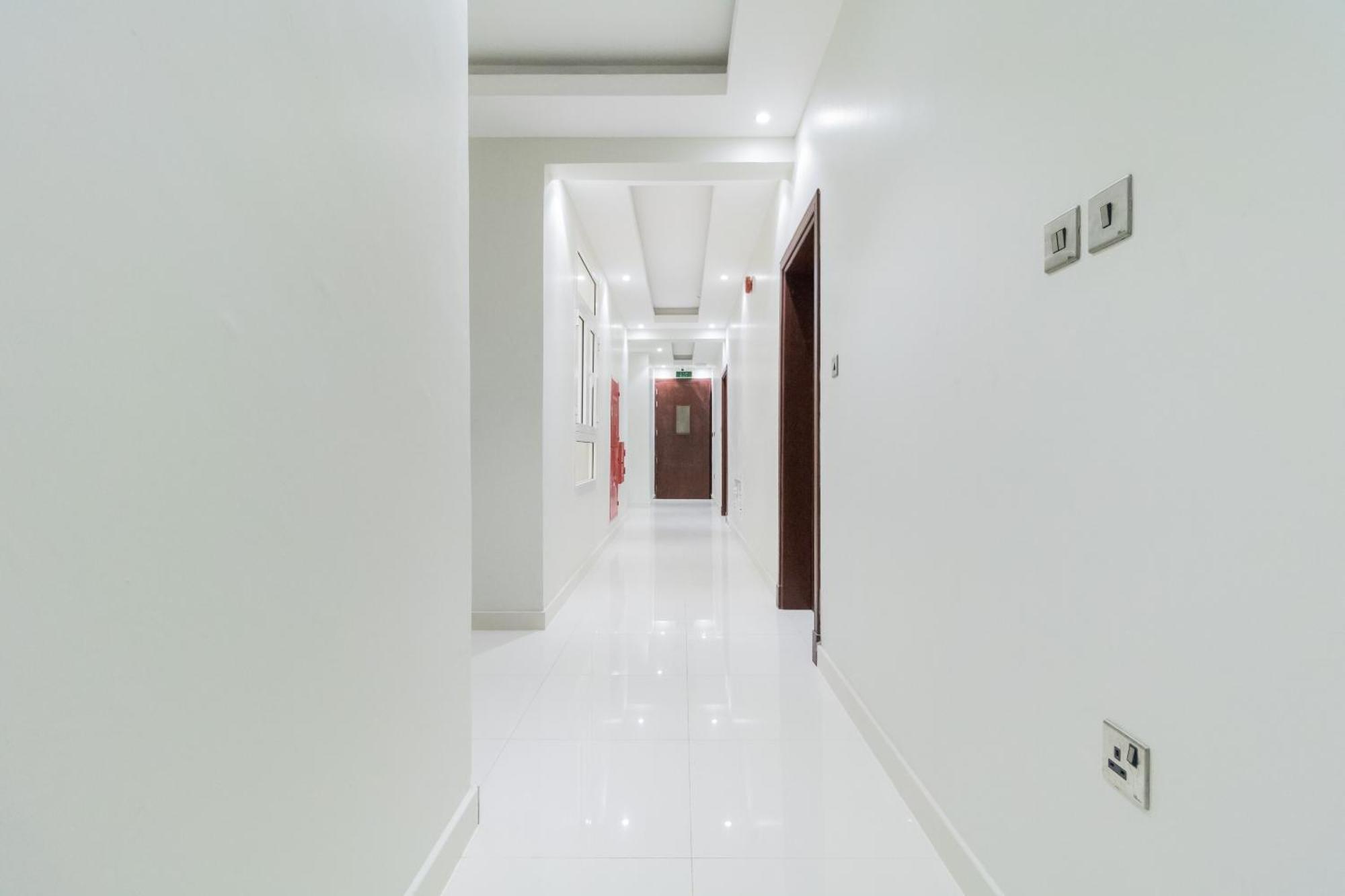 Super Oyo 106 Muscat Grand Hotel Apartment Seeb Exterior photo
